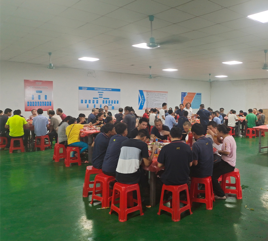 廣州日日躁夜夜躁狠狠久久AV辦（bàn）公家具有限（xiàn）公司（sī）-中秋聚餐.jpg